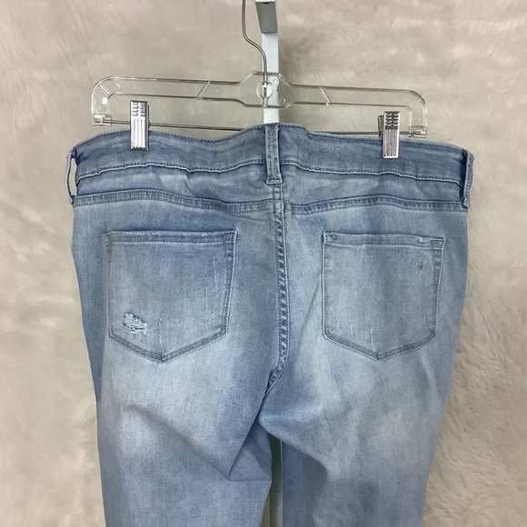 Blanqi Light Wash Distressed Maternity Skinny Jeans 12 - Picture 4 of 7